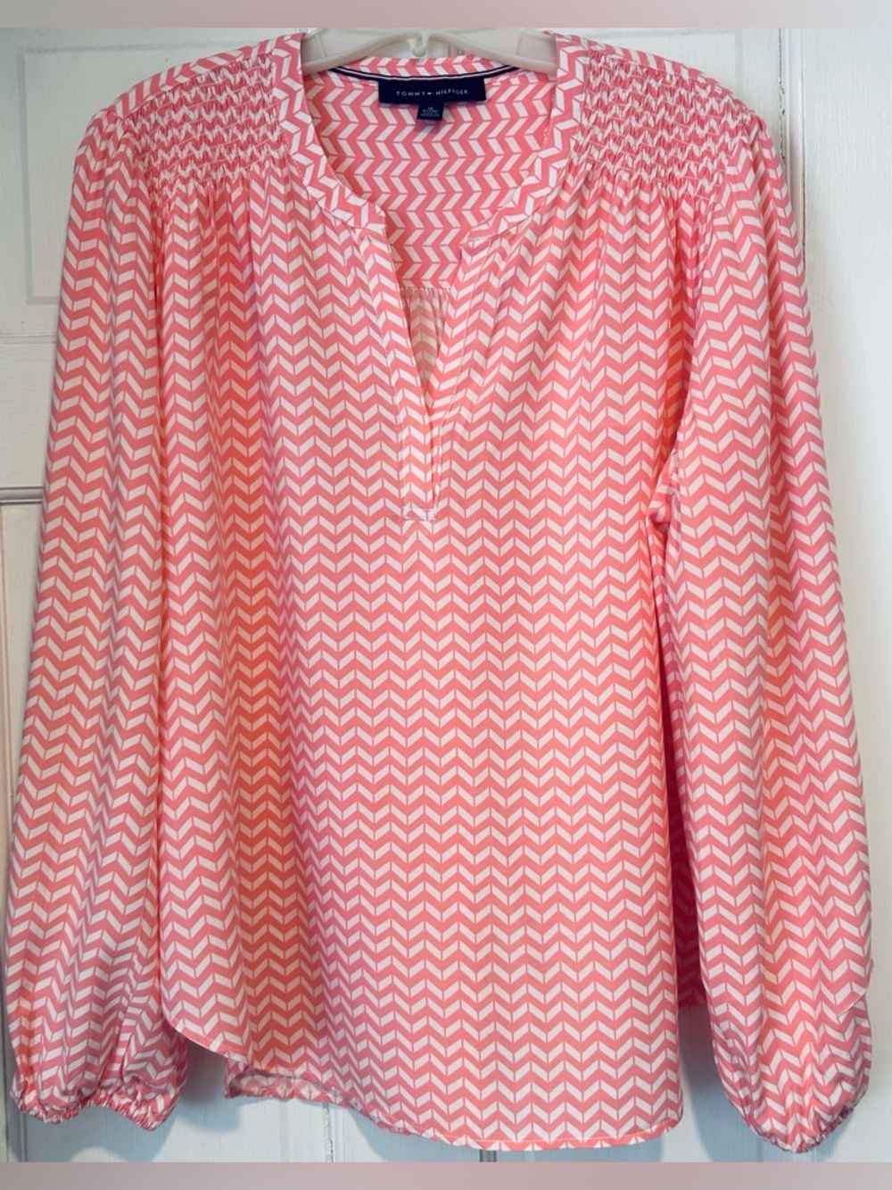 Tommy Hilfiger Pink & White Chevron Blouse V-Neck Smocked Shoulder XL - Picture 3 of 5